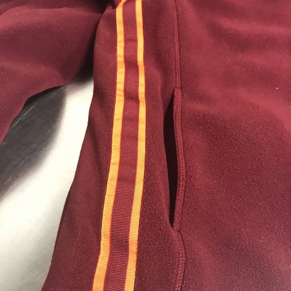 Virginia Tech Medium Women’s Fleece EUC, Foot Warmers VGUC and Mask NWOT - Picture 4 of 13